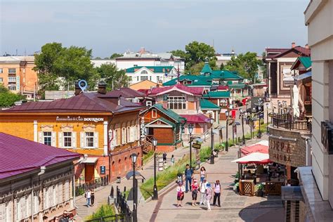 De Eersteroos: Een Historische Architecturale Schat en Een Geliefd Ontmoetingsplek in Irkutsk!