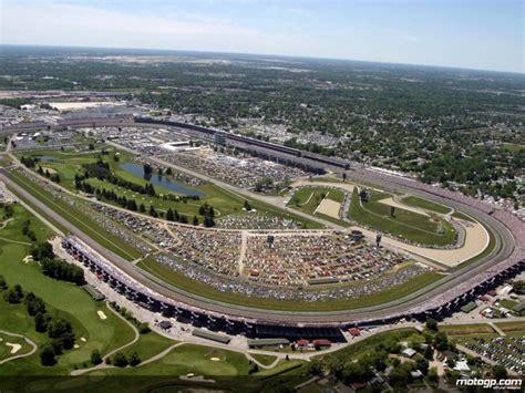 De Indianapolis Motor Speedway: Een Must-See voor Iedereen die van Auto's en Geschiedenis Houdt!