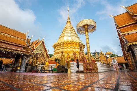 De Wat Phra That Doi Suthep: Een betoverende tempel met adembenemend uitzicht!